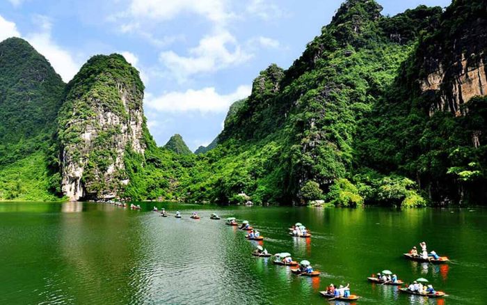 Hành trình khám phá Ninh Bình cùng Mytour.vn từ Hải Dương