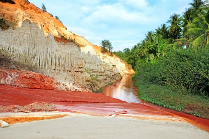 Khám phá vẻ đẹp mê hồn của Suối Tiên Mũi Né bên dòng cát đỏ 6