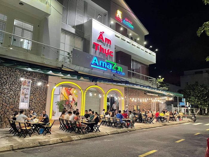 Tới AmaZon - Beer and Food Phú Yên, bạn có thể thưởng thức món ngon và uống bia chất lượng.