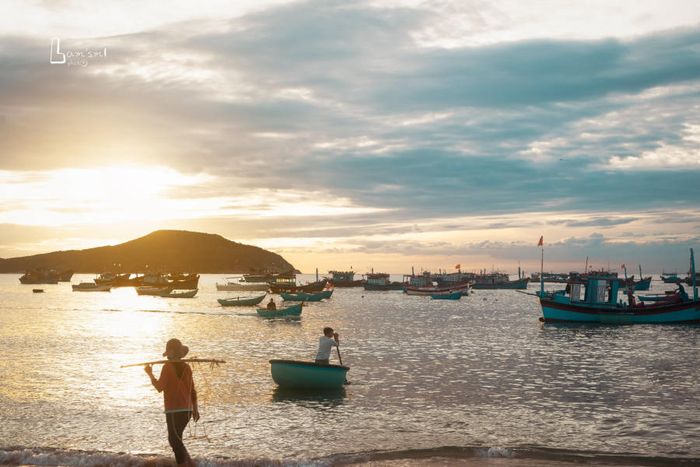 Bình minh trên Làng chài An Hải vào một ngày đầu thu thứ tư