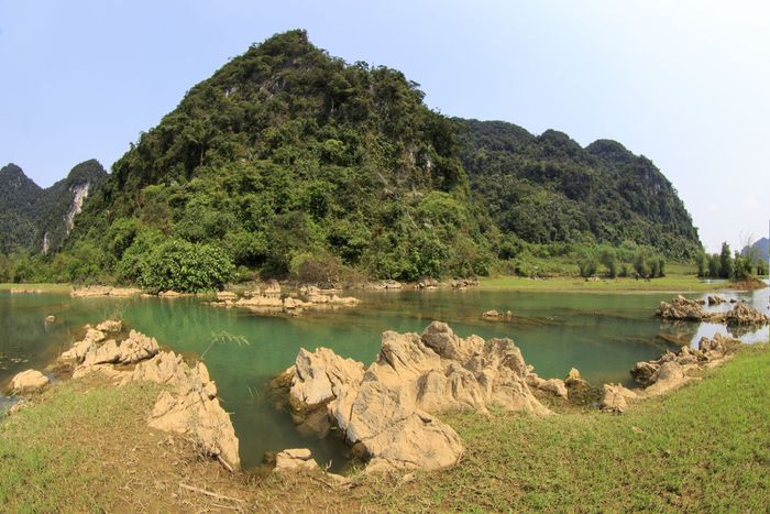 Hãy ghé thăm ngay hồ Yên Phú Quảng Bình để chiêm ngưỡng cảnh quay nổi tiếng trong bom tấn King Kong 2.