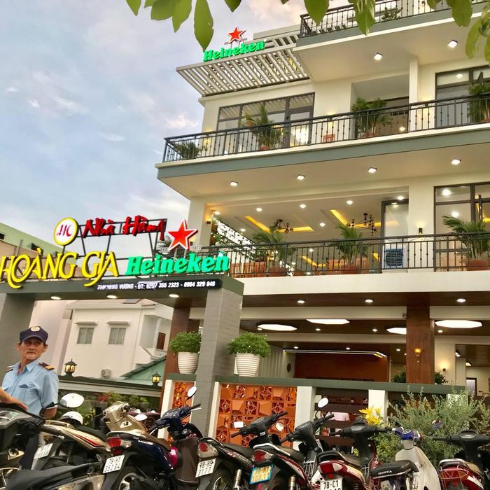 Hãy lên kế hoạch ghé qua nhà hàng Hoàng Gia Phú Yên vào cuối tuần để thưởng thức hải sản tươi ngon và ẩm thực đa dạng từ ba miền đất nước.