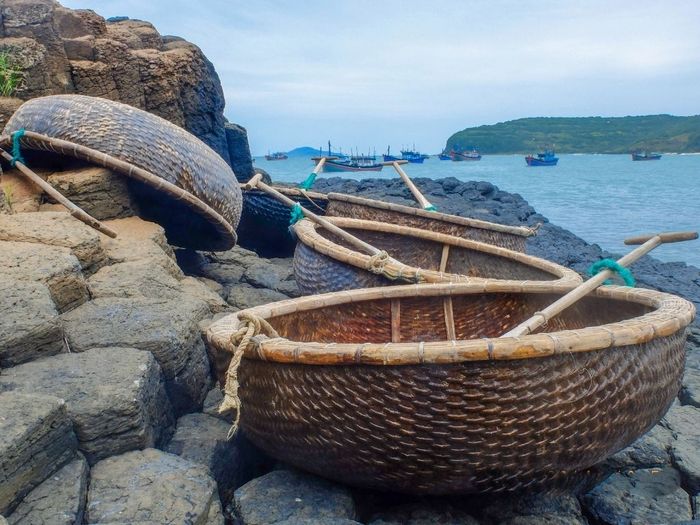 Nghề đan thúng chai ở Phú Mỹ đang dần mở ra thị trường quốc tế nhờ vào uy tín và chất lượng hàng đầu 