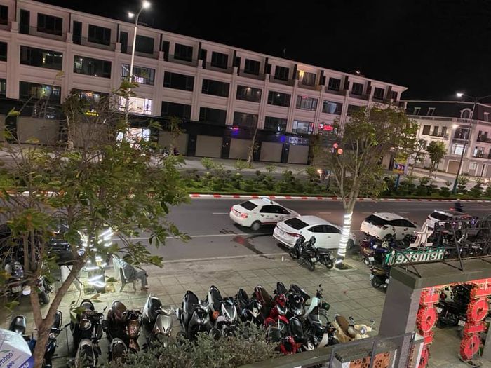 Thưởng Thức Hải Sản Tươi Sống và Ẩm Thực Đa Dạng tại Nhà Hàng Hoàng Gia Phú Yên