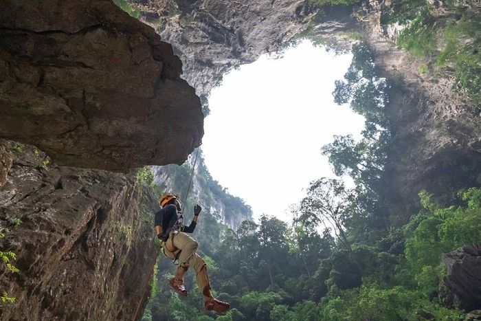 Chương trình khám phá hố sụt Kong Quảng Bình trong 5 ngày 4 đêm được mô tả rất chi tiết