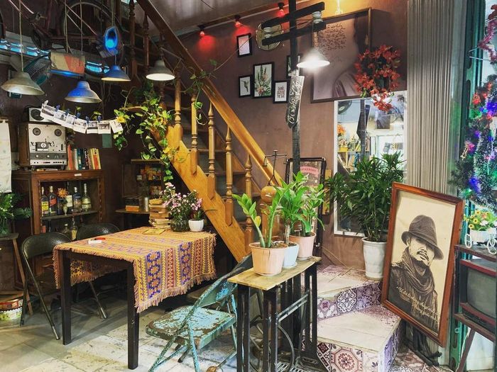 Tìm lại kỷ niệm xưa tại Wait Vintage Café Phú Yên 12