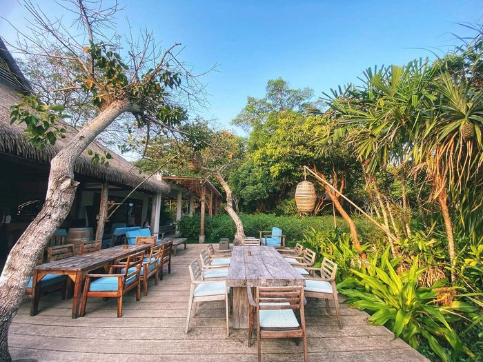 Trải nghiệm Mango Bay resort Phú Quốc cực xanh mát từ Khoảng Lặng - cô bạn 9x tài hoa với biệt danh này.