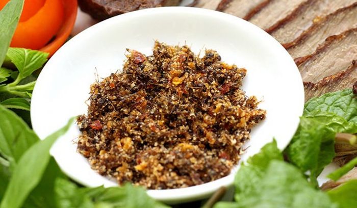 Đặc sản muối kiến vàng Phú Yên – Nghe có vẻ rùng rợn, nhưng thực ra rất thú vị