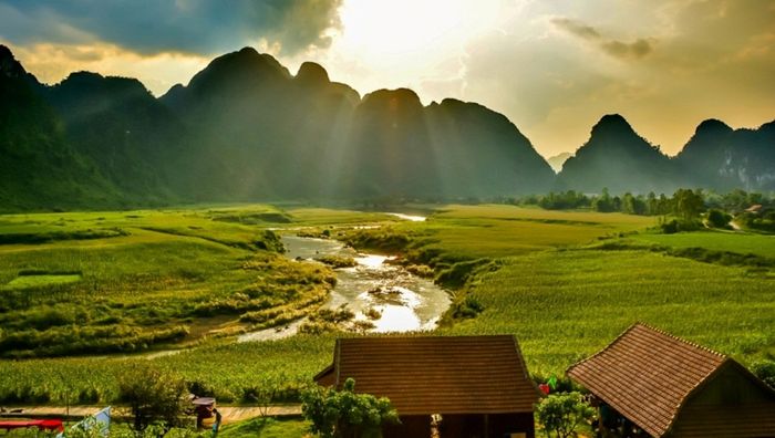 Khám phá Hang Rục Mòn - một kiệt tác thiên nhiên kỳ vĩ