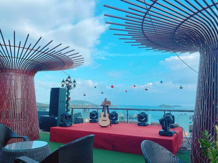 PH Rooftop Bar & Lounge - Sang Trọng và Đẳng Cấp Trên Đảo Ngọc 25