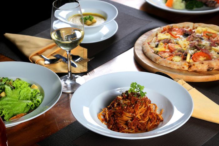 Pizza Aladdin - Trải nghiệm vị ngon tuyệt vời cùng chiếc pizza hàng đầu tại Phú Quốc.