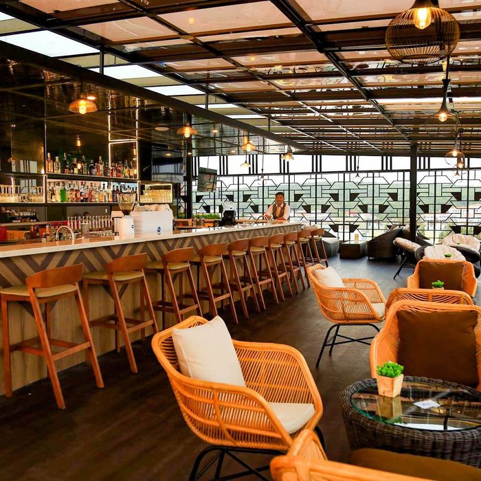 PH Rooftop Bar & Lounge - Sang Trọng và Đẳng Cấp Trên Đảo Ngọc 31