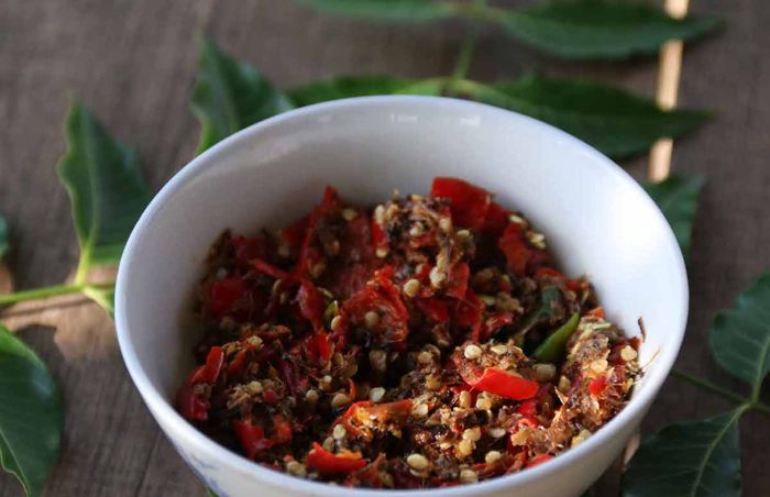 Đặc sản muối kiến vàng Phú Yên – Nghe thì ghê, nhưng ăn là mê 6