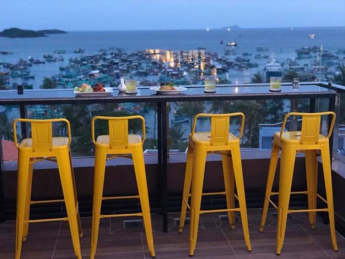 PH Rooftop Bar & Lounge - Sang Trọng và Đẳng Cấp trên Đảo Ngọc 6