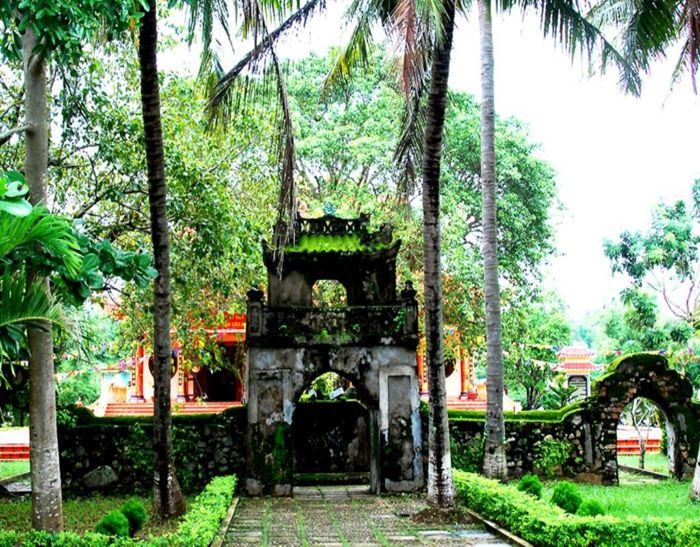 Khám phá khu lăng mộ và đền thờ của Lương Văn Chánh ở Phú Yên 5