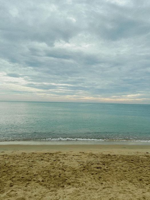 Phú Yên là điểm đến lý tưởng cho những ai muốn tận hưởng vẻ đẹp thơ mộng của biển.