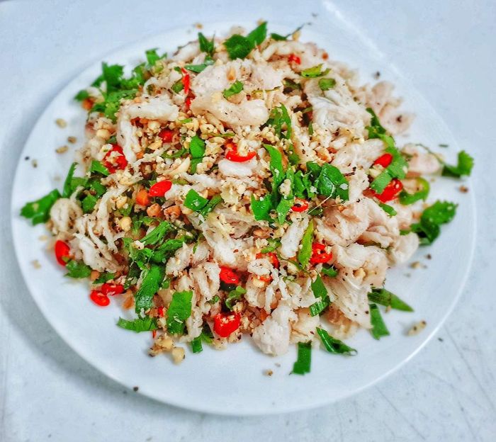Gỏi cá nghèo Quảng Bình - Một món độc đáo không phải lúc nào cũng có
