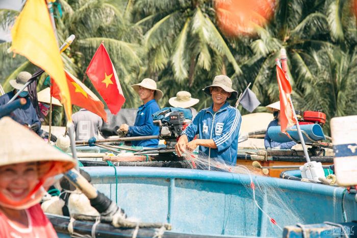 Làng chài Xuân Hải - sự giản dị giữa hoa vàng và cỏ xanh 15