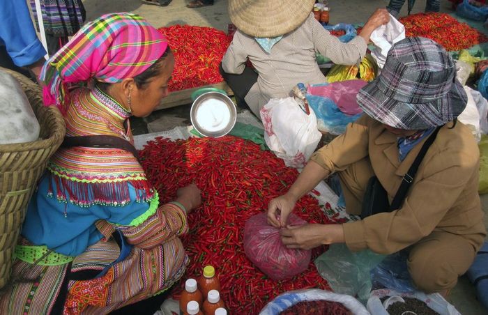 Vị cay nồng đậm đà của tương ớt Mường Khương khiến du khách mãi nhớ