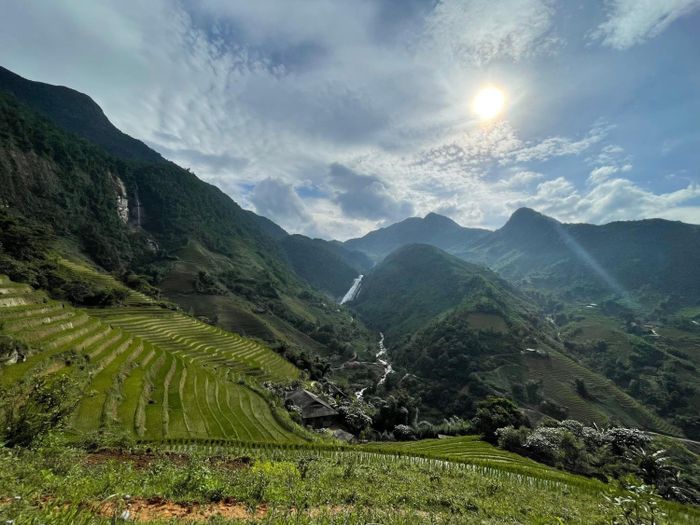 Giữa lòng Sapa, Thủy điện Séo Chong Hô tỏa sáng với vẻ đẹp đơn giản mà quyến rũ.