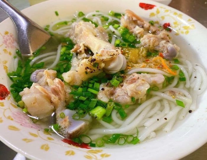 Hương vị quen thuộc của Bánh canh Trảng Bàng bé Năm Tây Ninh 3