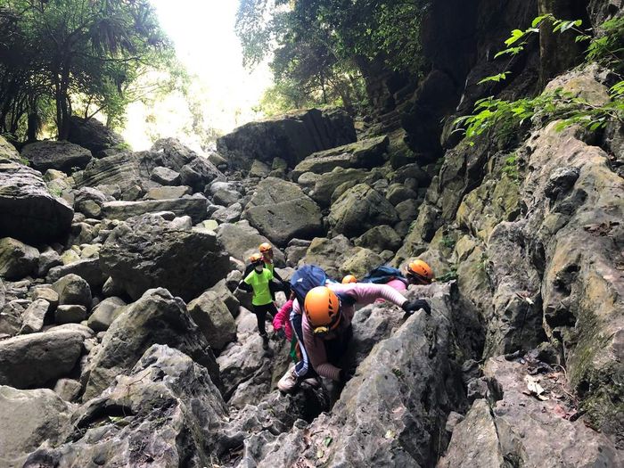 Khám phá ngay những kinh nghiệm trekking Quảng Bình dài ngày nhưng vẫn giữ sức khỏe tốt.