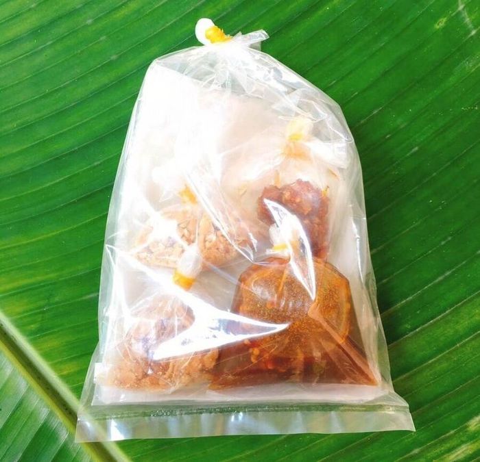 Thưởng thức bánh tráng me Tây Ninh, một món đặc sản dân dã 4