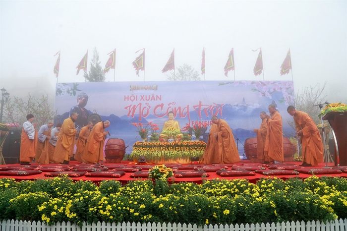 Lễ hội khèn hoa và Mở cổng trời Fansipan - Khám phá lễ hội miền núi Tây Bắc kỳ vĩ 11