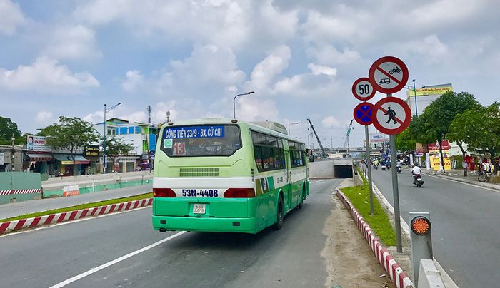 Bạn có thể tham khảo hướng dẫn đường đi Tây Ninh bằng xe bus, mặc dù mất thời gian nhưng tiết kiệm chi phí.