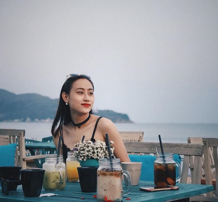 Quy Nhơn Surf Bar với tầm nhìn biển hút mắt, mời gọi ngắm hoàng hôn tuyệt vời