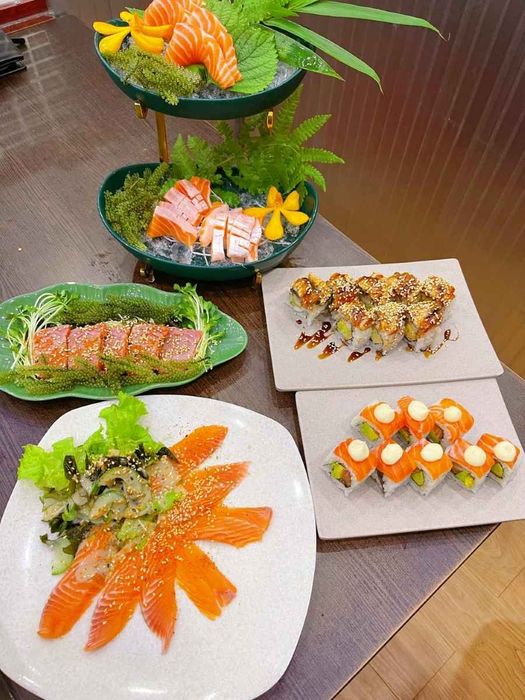 Thưởng thức ẩm thực tại Sushi băng chuyền Sister là trải nghiệm chuẩn vị xứ sở hoa anh đào.