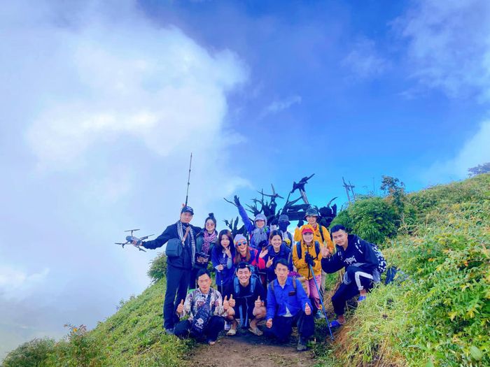 Trekking Lảo Thẩn chinh phục biển mây và rừng hoa chi pâu tuyệt đẹp 9