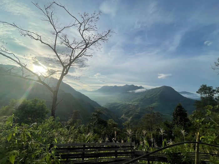 Trong lòng Sapa, Thủy điện Séo Chong Hô tỏa sáng với vẻ đẹp giản dị.