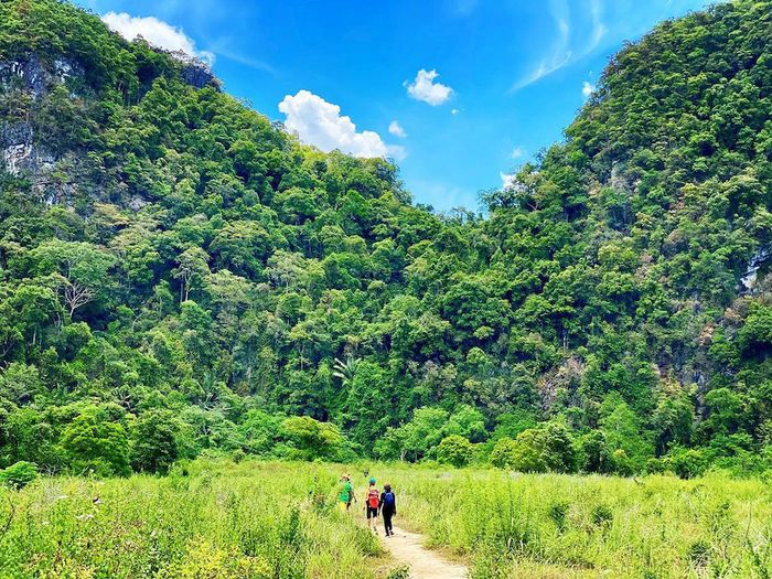 Khám phá ngay những kinh nghiệm trekking Quảng Bình dài ngày nhưng vẫn giữ sức khỏe tốt.