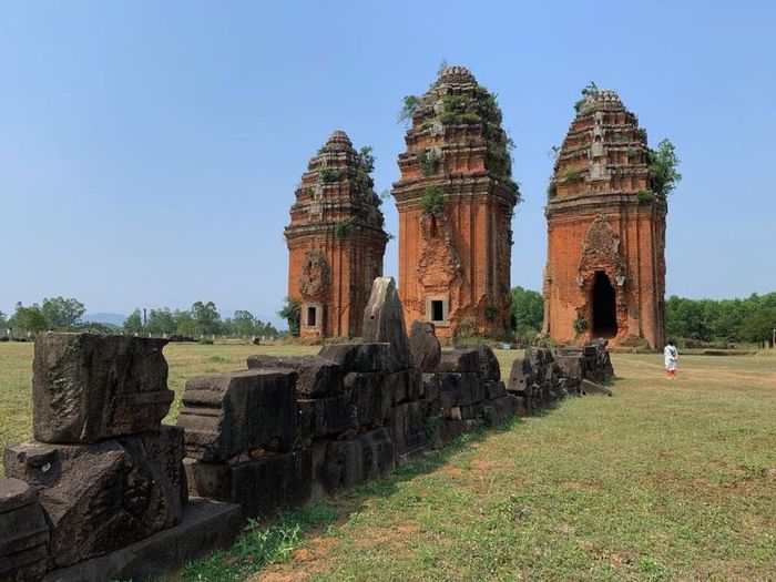 Tháp Dương Long - biểu tượng văn hóa Champa tại Bình Định