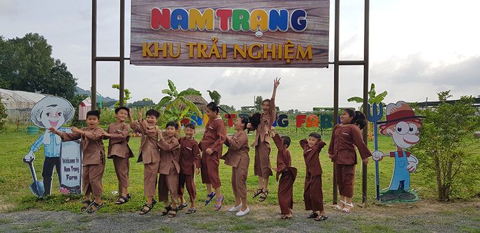 Trải nghiệm một ngày làm nông dân tại nông trại Nam Trạng