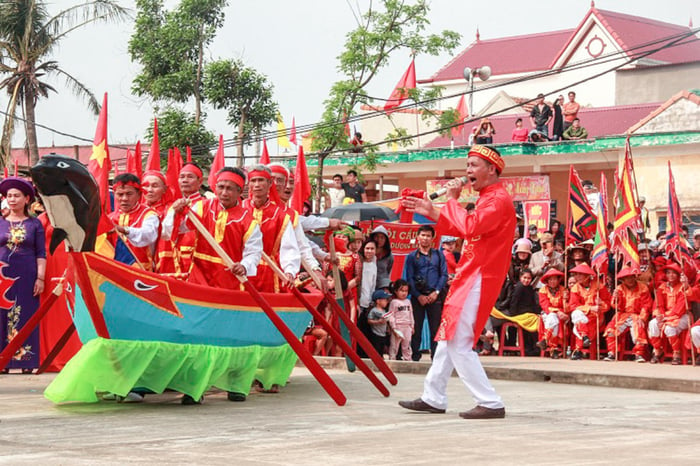 Khi hòa mình vào Lễ hội chèo cạn, múa bông Quảng Bình, bạn sẽ trải nghiệm không khí vô cùng sôi động và hào hứng.