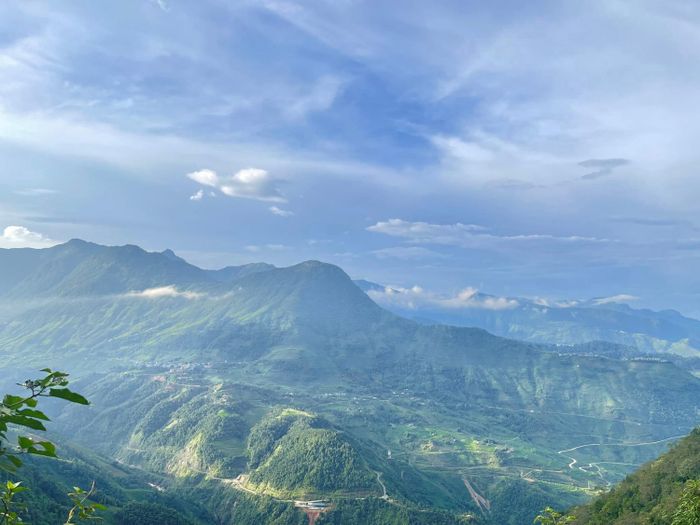 Trong lòng Sapa, Thủy điện Séo Chong Hô tỏa sáng với vẻ đẹp giản dị.