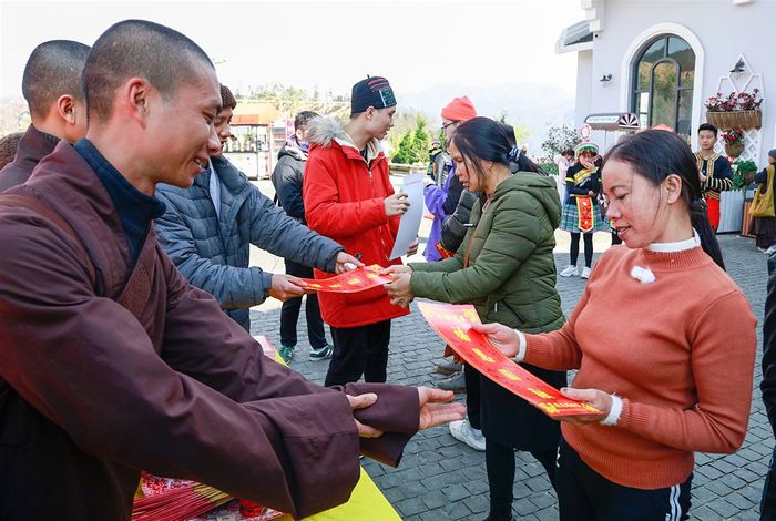 Lễ hội khèn hoa và Mở cổng trời Fansipan - Khám phá lễ hội miền núi Tây Bắc 14