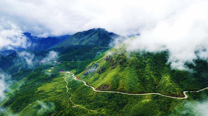 Cô gái 9x Đặng Thùy Linh trải qua một ngày nắng sáng trên đèo Ô Quy Hồ 6