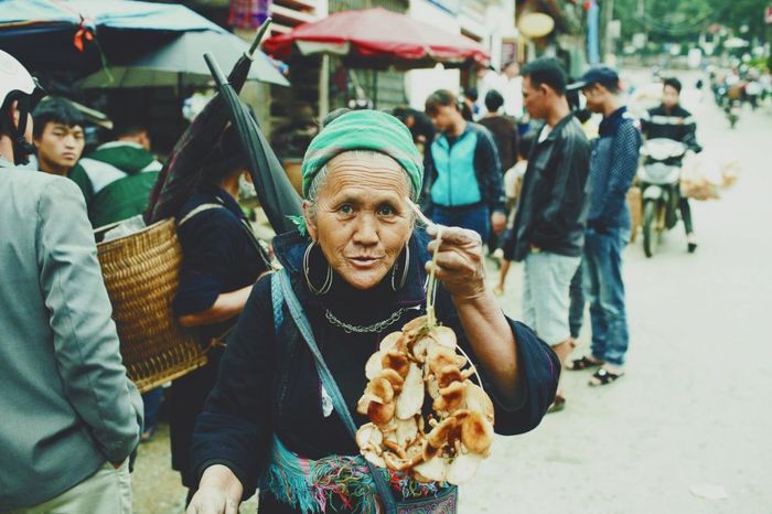 Trả lời đầy đủ cho câu hỏi được nhiều du khách quan tâm khi đến Sapa: Mua quà lưu niệm gì? 3