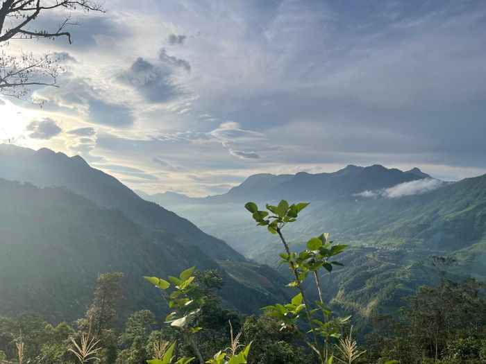 Giữa lòng Sapa, tồn tại một Thủy điện Séo Chong Hô đẹp đơn giản nhưng cuốn hút.