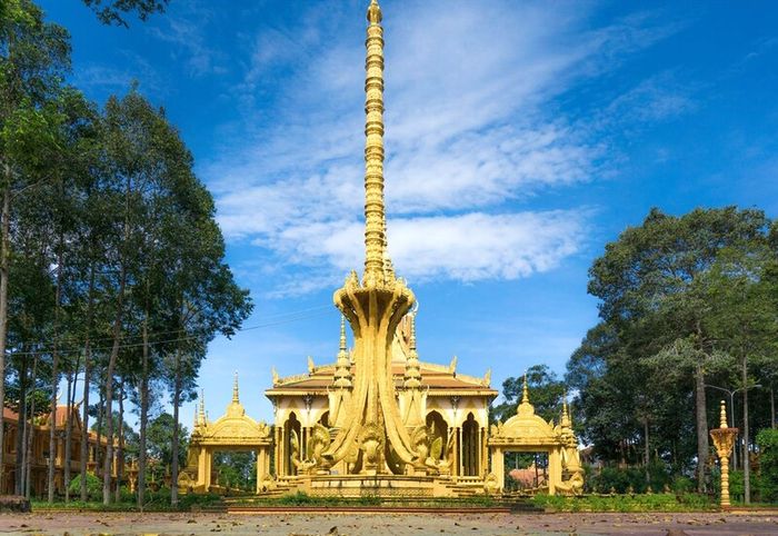 Khám phá vẻ đẹp của chùa Vàm Ray, ngôi chùa Khmer dát vàng lớn nhất vùng Tây Nam Bộ 6