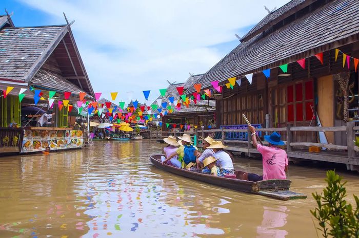 Chợ nổi Pattaya mang đậm văn hóa bản địa Thái Lan trong không gian mua sắm