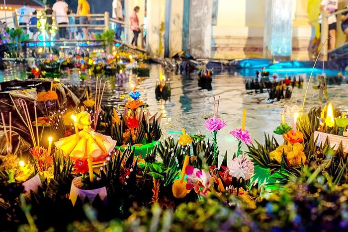 Lễ hội Loy Krathong, đêm lấp lánh dưới dòng sông yên bình