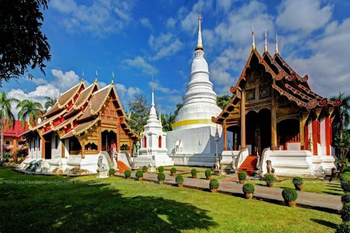 Wat Phra Singh với kiến trúc đặc trưng của vùng Lanna tại Chiang Mai 2