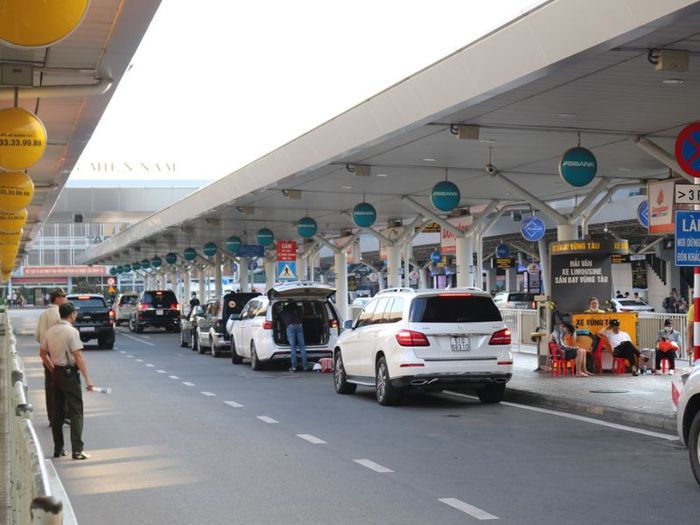 Dịch vụ taxi tại sân bay Tân Sơn Nhất: Sự lựa chọn hoàn hảo cho chuyến đi của bạn 2