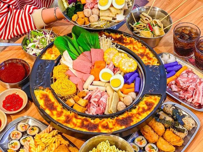 Hãy đến Spicy Box để trải nghiệm lẩu buffet tokbokki Hàn Quốc ngon đến mức bạn sẽ quên đường về 2