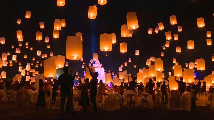 Lễ hội Phật đản và ánh sáng trời đêm lung linh ở Chiang Mai 2