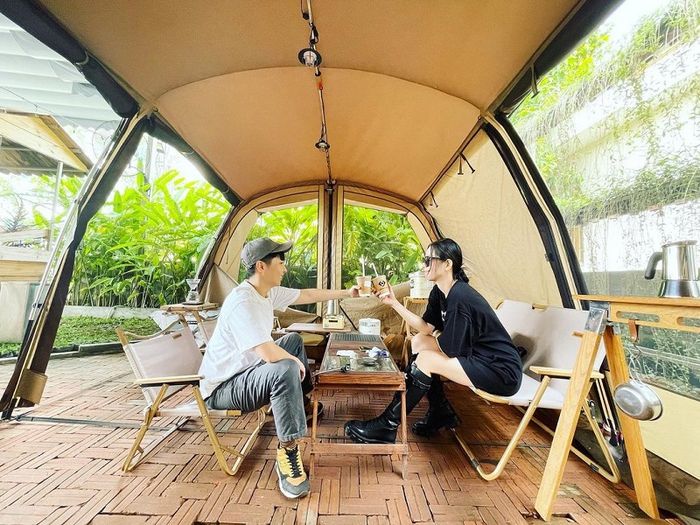 Tham gia tiệc tùng độc đáo trong túp lều camping tại SQUARE 39